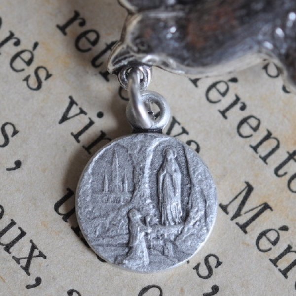 画像2: ルルドの泉奇跡の聖水メダイ付きカモメのブローチ (2)